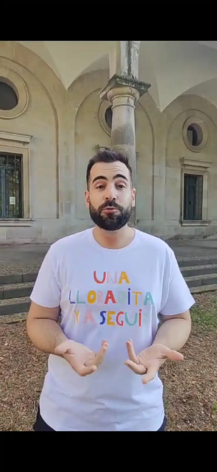 Alejandro Jiménez, profesor del curso de VISU de minerales, rocas y fósiles